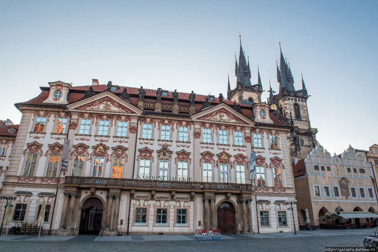 Утро на Старомнестской площади Прага, Чехия