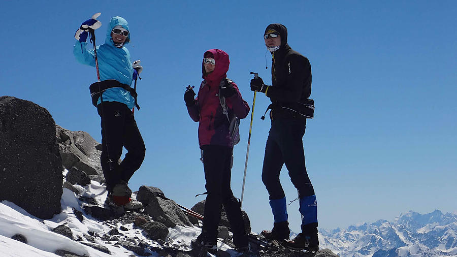 Жанна, Надя и Саша — все скайраннеры и просто отличные ребята)) Эльбрус (гора 5642м), Россия