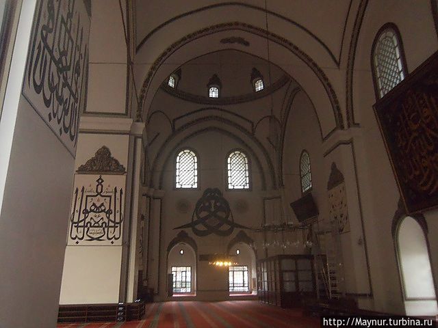 Внутри  мечети Улу Джами. Бурса, Турция