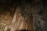 Высота пещеры в некоторых местах очень большая — не хватает ни фонаря, ни вспышки от фотоаппарата.