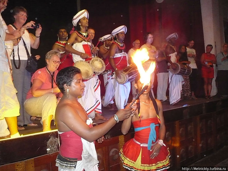 Огонь ланкийских танцев Канди, Шри-Ланка