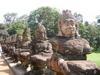 Мост к Южным воротам в Ангкор Том