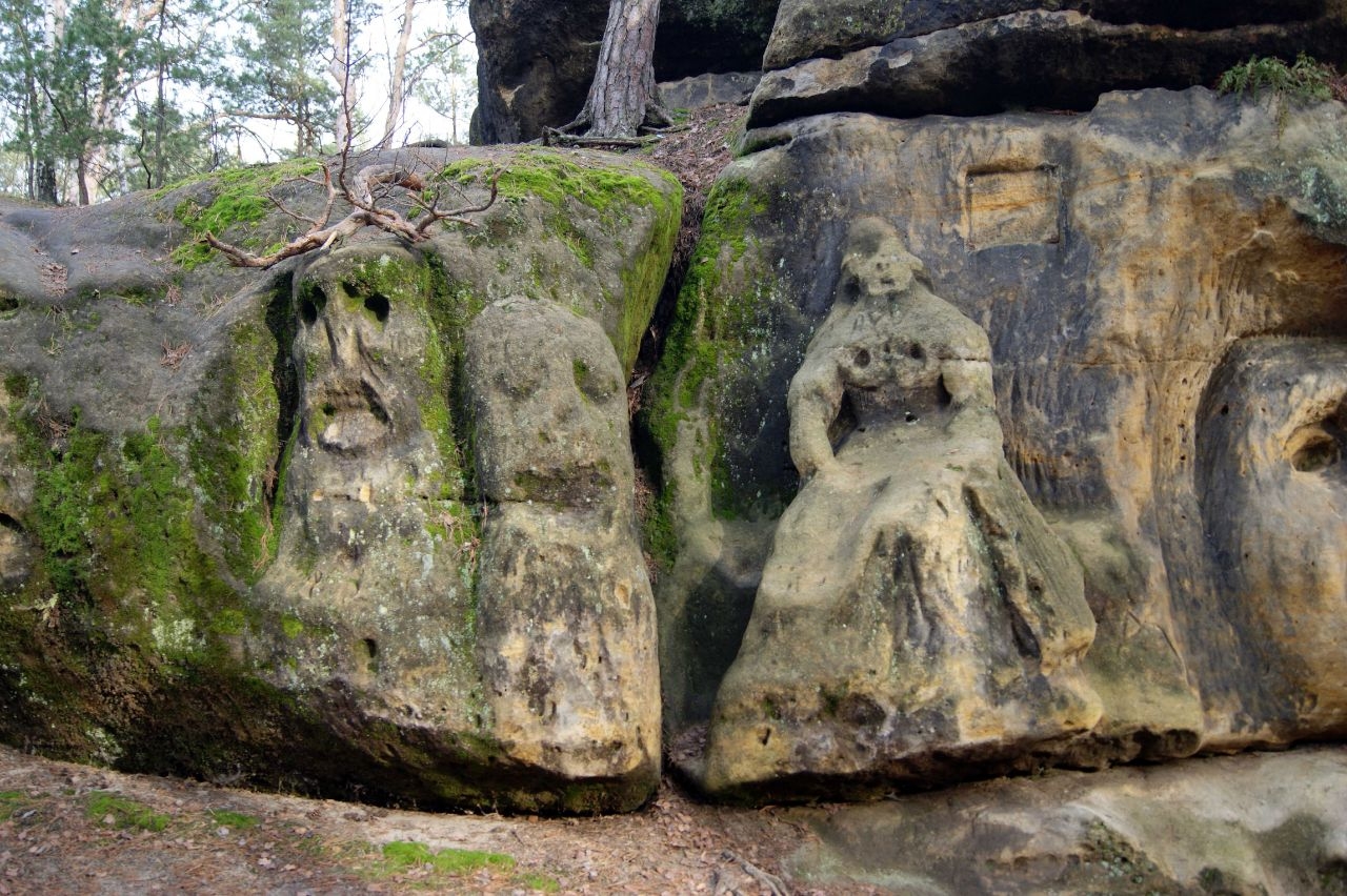 Скальные рельефы Желизи, Чехия