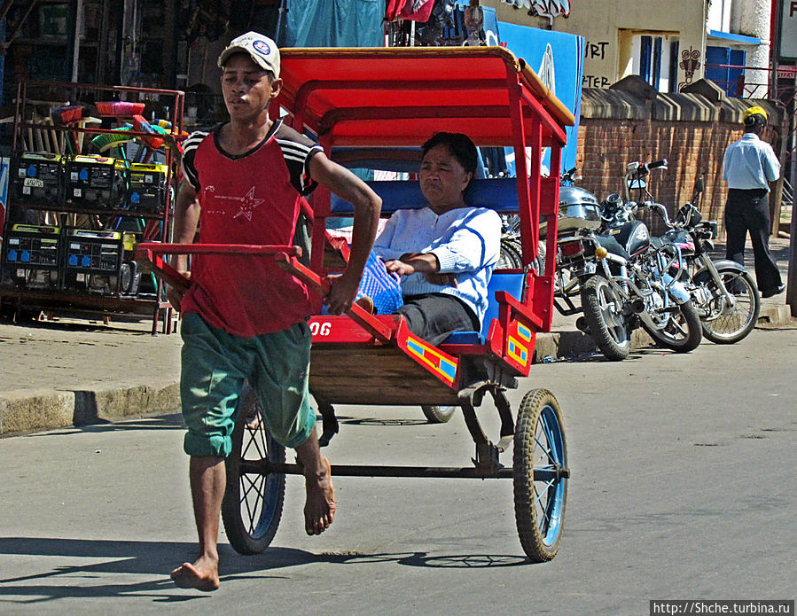 типичный пус-пус на улице Антсирабе