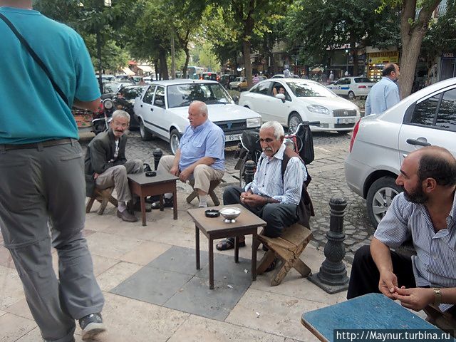 Прекрасная традиция  — ни пива, ни вина, только чай. Шанлыурфа, Турция