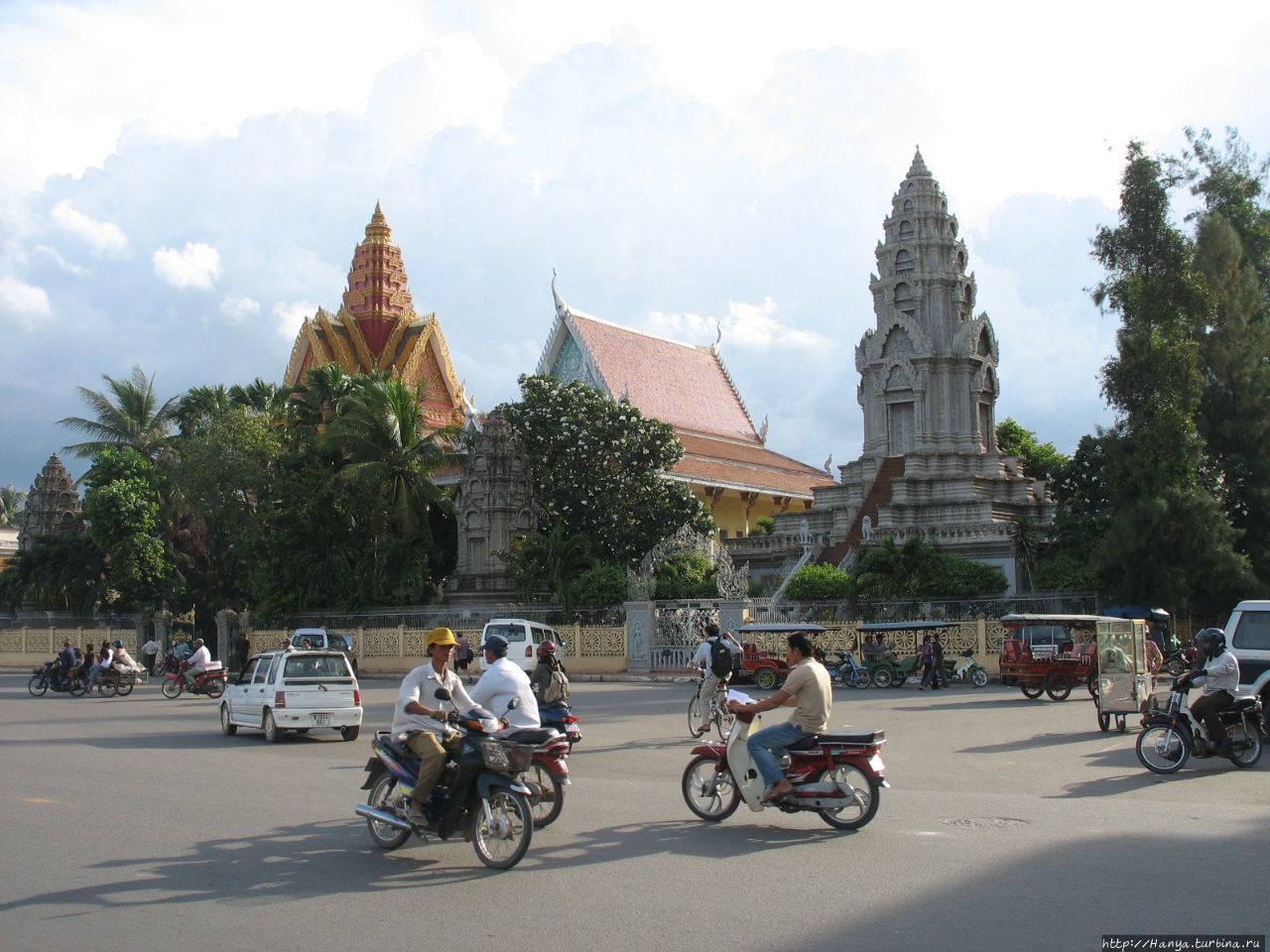Ват Оуналом (Wat Ounalom) Пномпень, Камбоджа