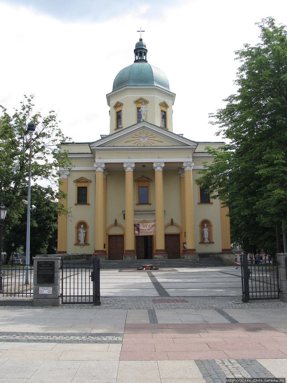 Гарнизонный Костел Св. Станислава 
Kościół garnizonowy św. Stanisława Biskupa, przebudowany z cerkwi prawosławnej w latach 20. XX w. Радом, Польша