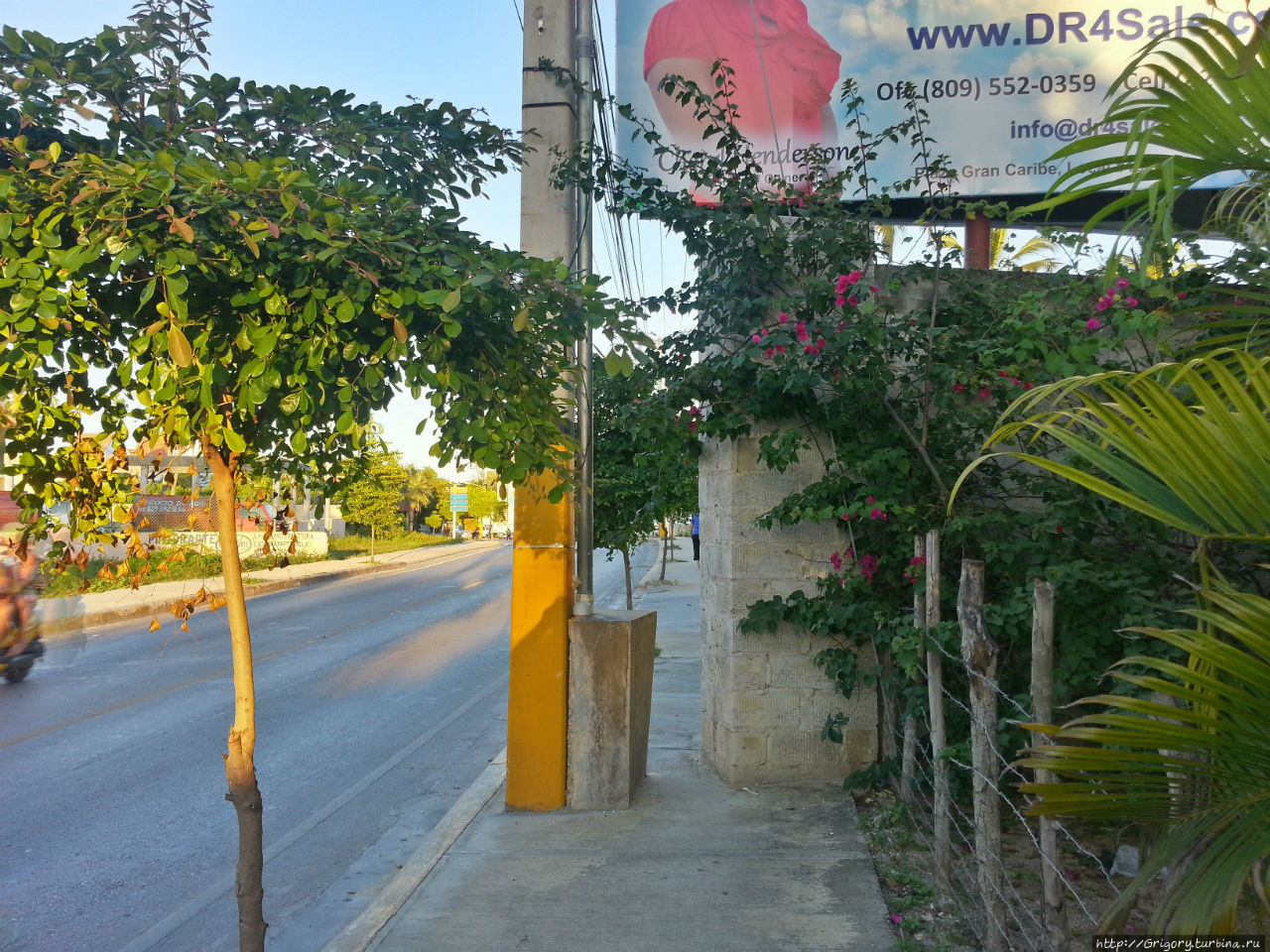 Тротуар типико. Калибровочная щель. Доминиканская Республика