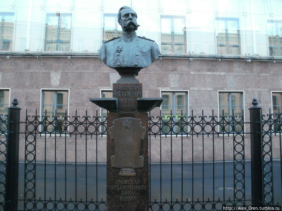 Памятник основателю Банка России. Санкт-Петербург, Россия