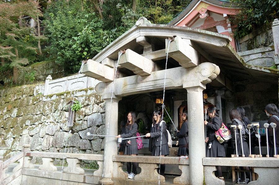 Киото: Поиски банкомата в древней столице Киото, Япония