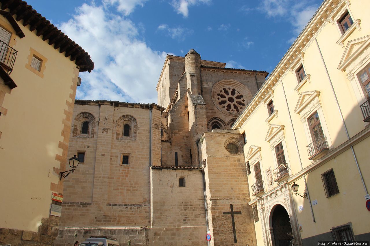 Дворец епископа Куэнки (Palacio Episcopal). Расположен справа от Кафедрального собора. Сейчас здесь размещается Епархиальный кафедральный музей. Куэнка, Испания