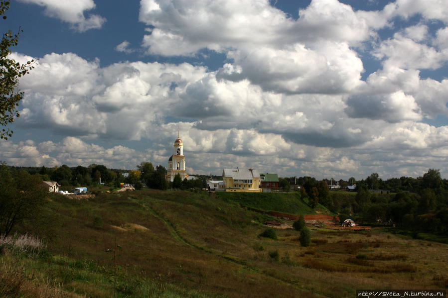 Вид на Радонеж с городища Хотьково, Россия