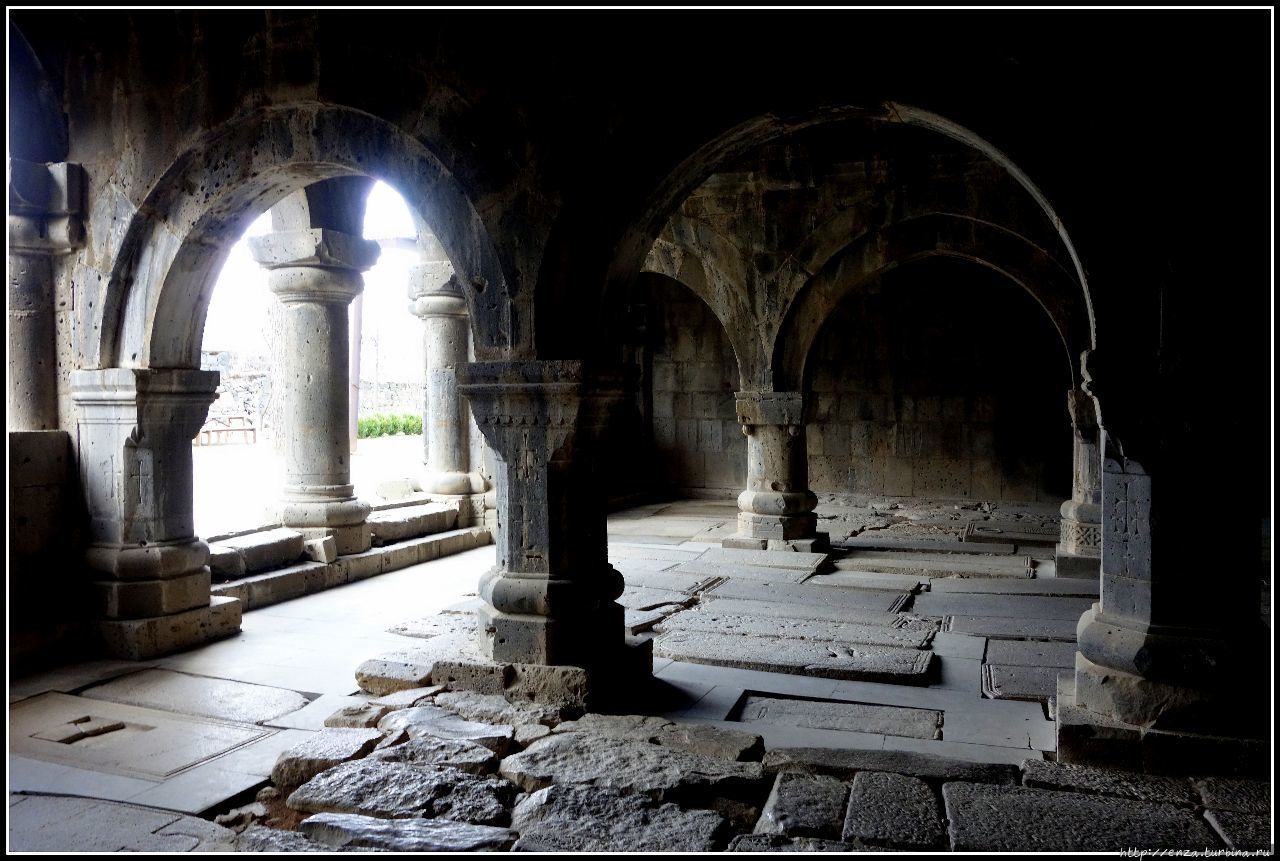 Армения. День 3. Санаин — тёмный замок христианского бога Санаин, Армения