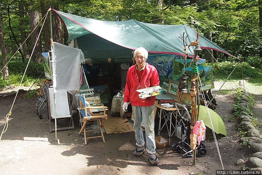 Местный художник- у этой палатки даже есть свой адрес Япония