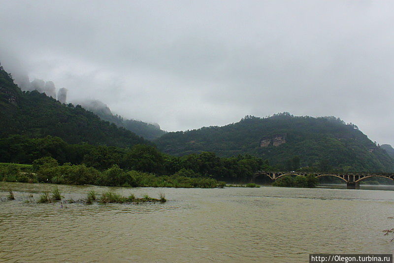 Вдоль реки Девяти Изгибов и по водопадам Уишаня Уишань, Китай