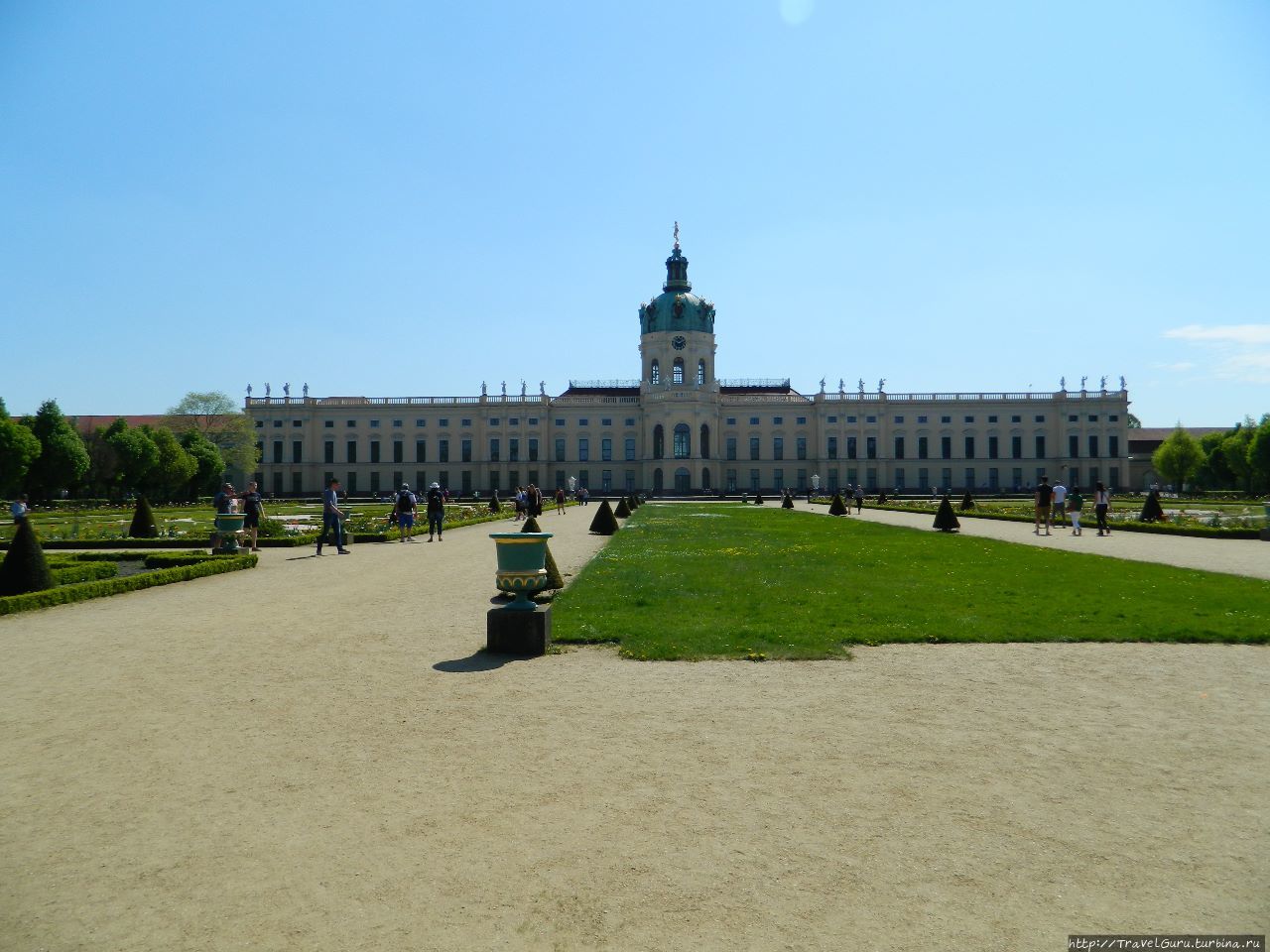 Вид на главный корпус со стороны дворцового парка Берлин, Германия