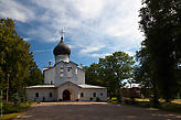 Очень живописный дворик перед Собором