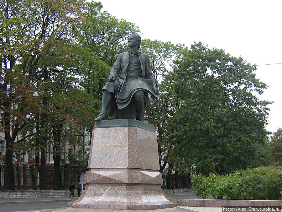 Памятник Ломоносову на Менделеевской линии. Санкт-Петербург, Россия