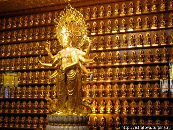 золотая статуя все той же богини Гуаньинь. 140 кг чистого золота. Провинция Хайнань, Китай