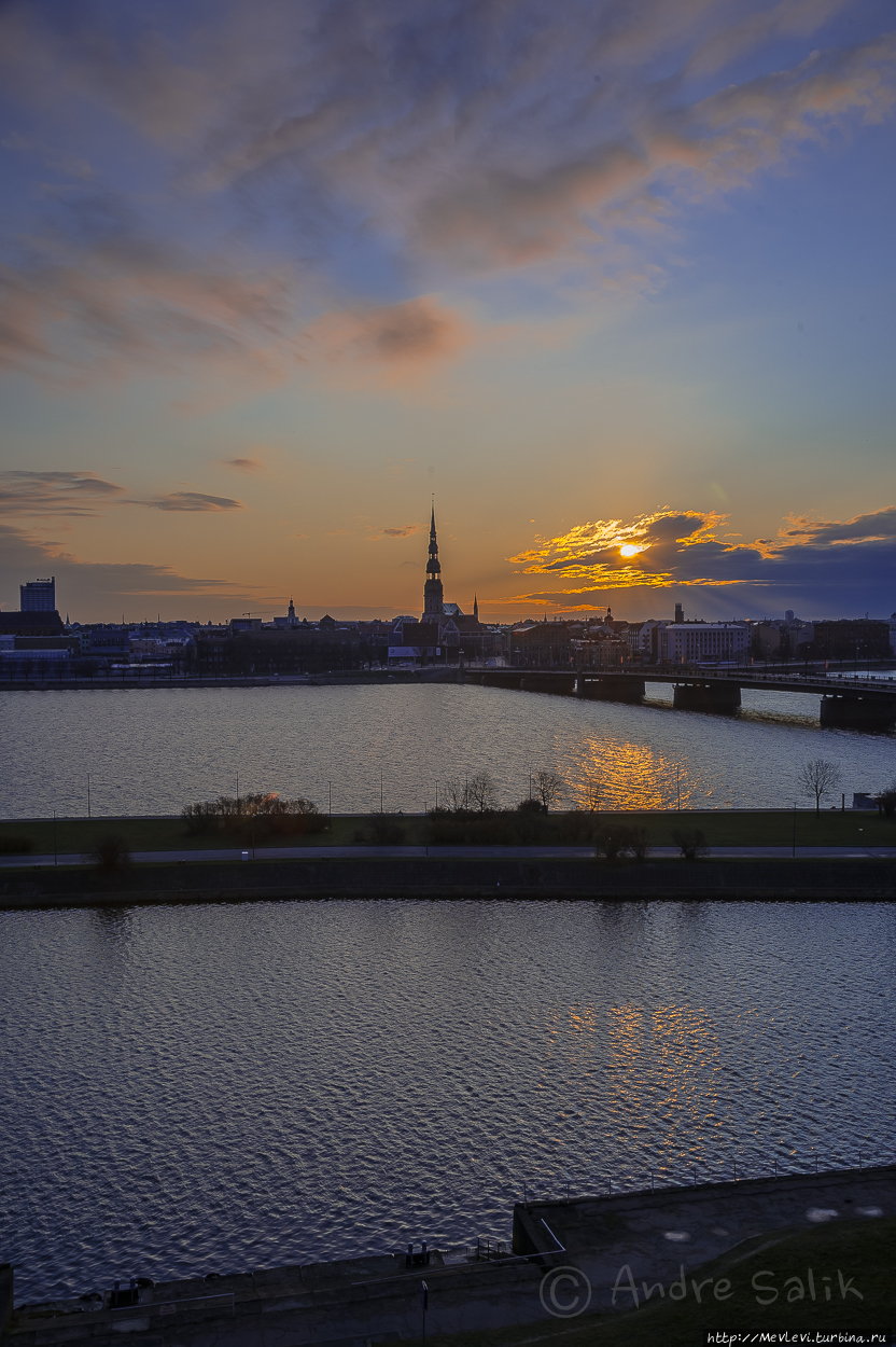 Рассвет над Даугавой Рига, Латвия