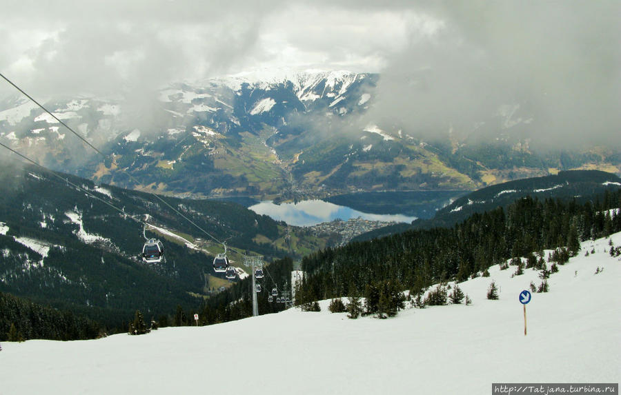 Вид на озеро Цель-ам-Зее с горнолыжного подьемника Цель-ам-Зее, Австрия