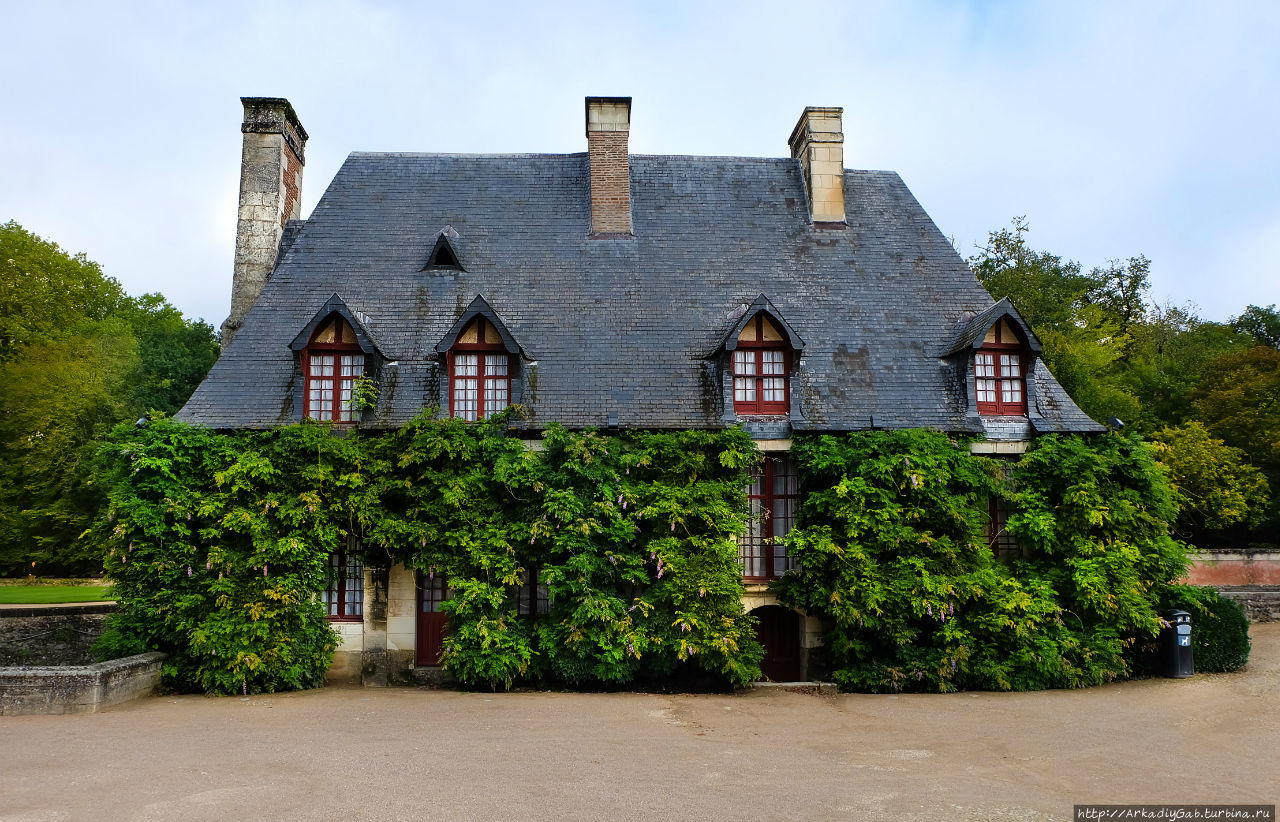 Сдается мне, что как-то так представляла Диана свою жизнь после смерти Генриха. Шенонсо, Франция