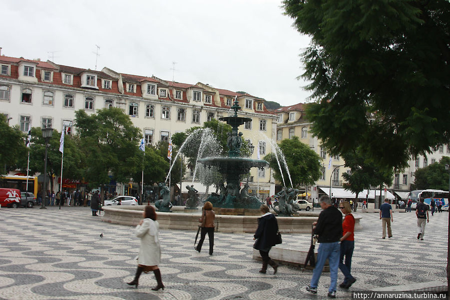 Площадь Россиу ориентир(магазин обуви) Пенише, Португалия