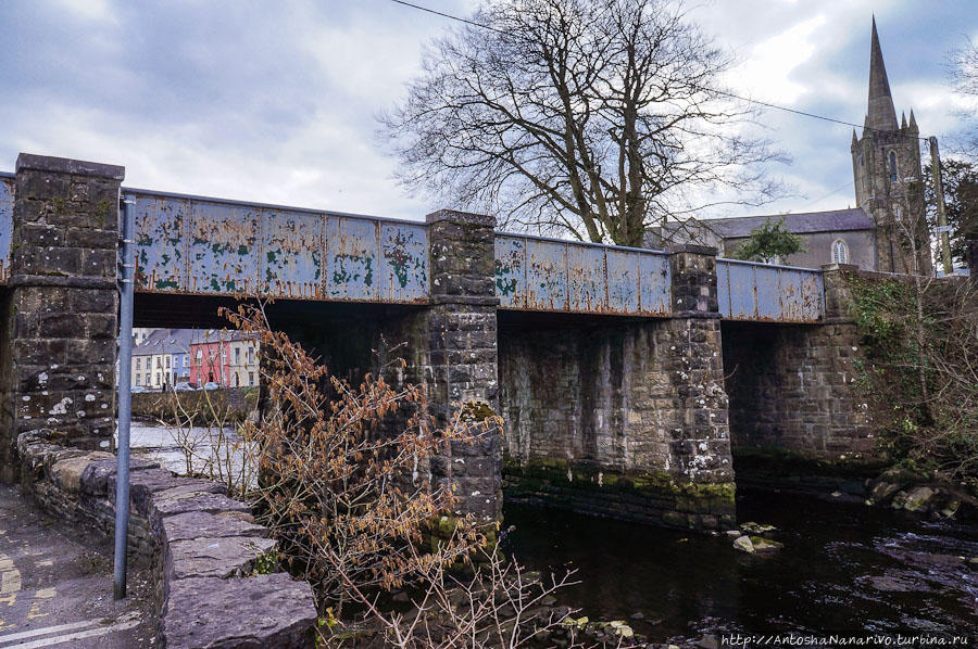 Мост через реку Ешке (ирл. Iascaigh, англ. Eske). Донегол, Ирландия