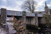 Мост через реку Ешке (ирл. Iascaigh, англ. Eske).