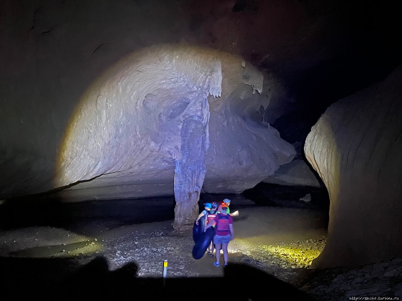 St. Herman's Cave Tubing- фирменное развлечение в Белизе