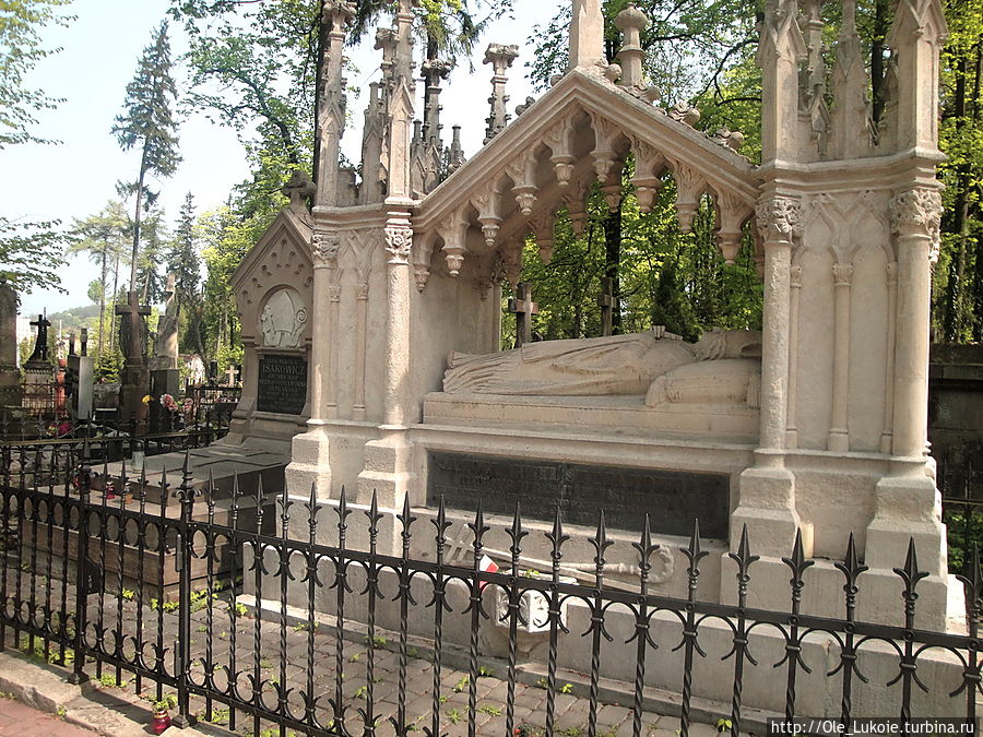 Надгробие архиепископа армянского Кирила Стефановича Львов, Украина