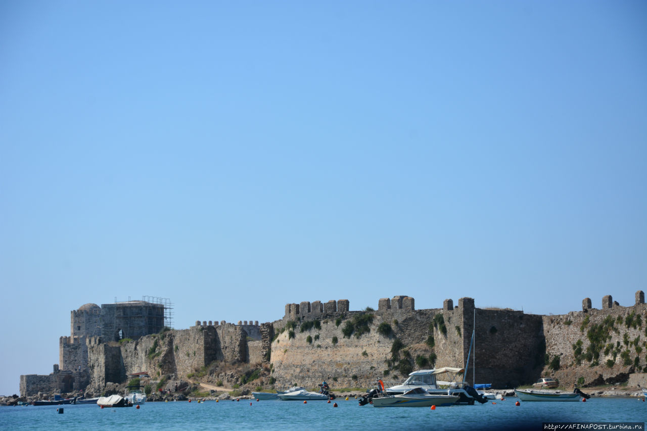 Метони. Вдоль стен крепости Метони, Греция