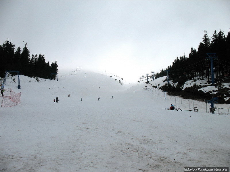 У нижней станции кресельной дороги  Вершина Карпат Ясиня, Украина