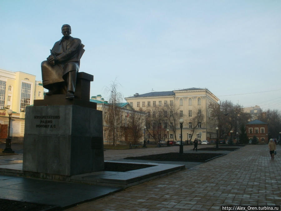 Памятник изобретателю радио Попову. Екатеринбург, Россия