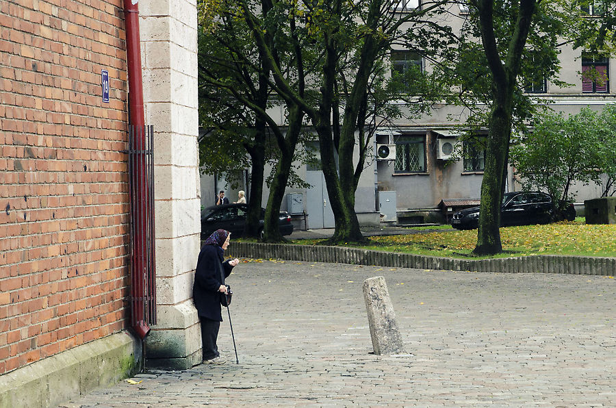 Рижские нищие очень скромные, кроме шуток.