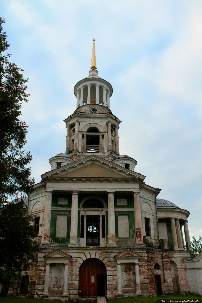 Самое высокое строение Торжка. Борисоглебский монастырь. Торжок, Россия