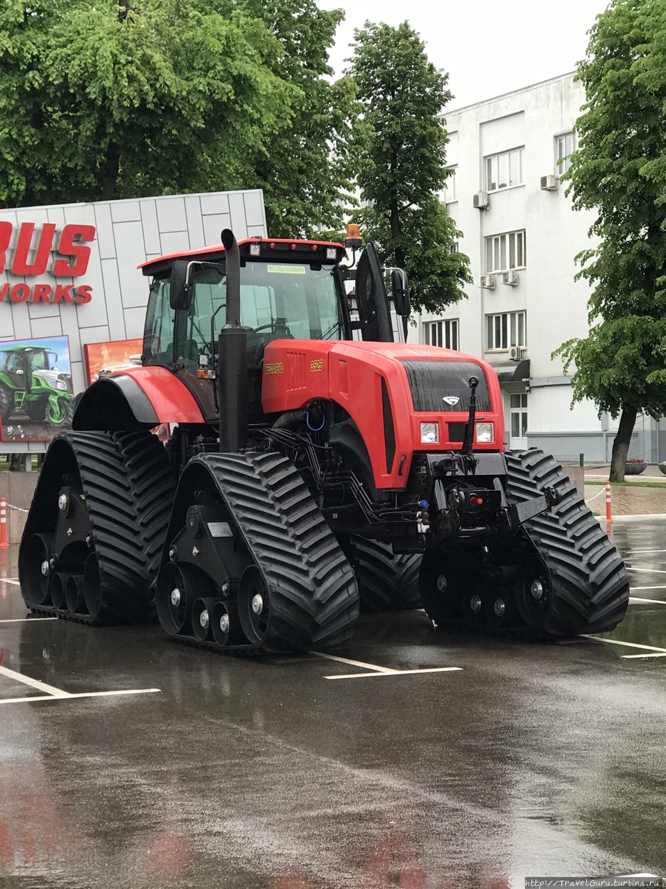 Есть в ассортименте производимой продукции и несколько гусеничных моделей