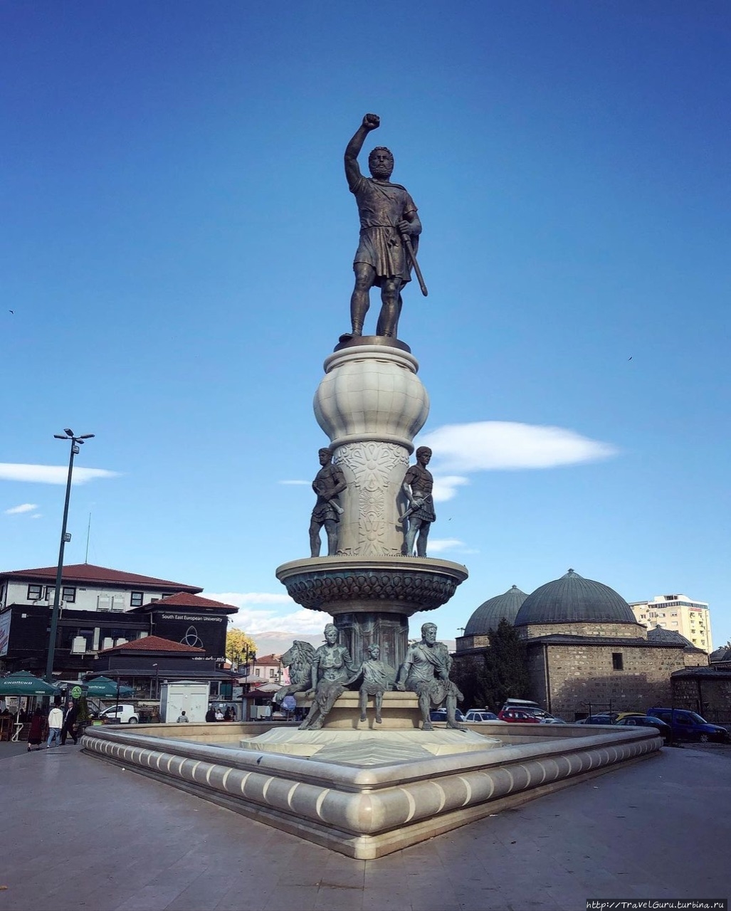 Площадь воина со статуей Филиппа, царя Македонии и отца Александра. Скопье, Северная Македония