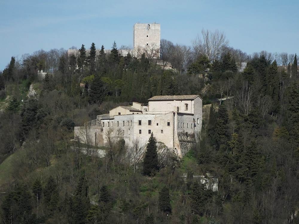 Средневековый Кастелло Сассоферрато (Sassoferrato) Сассоферрато, Италия