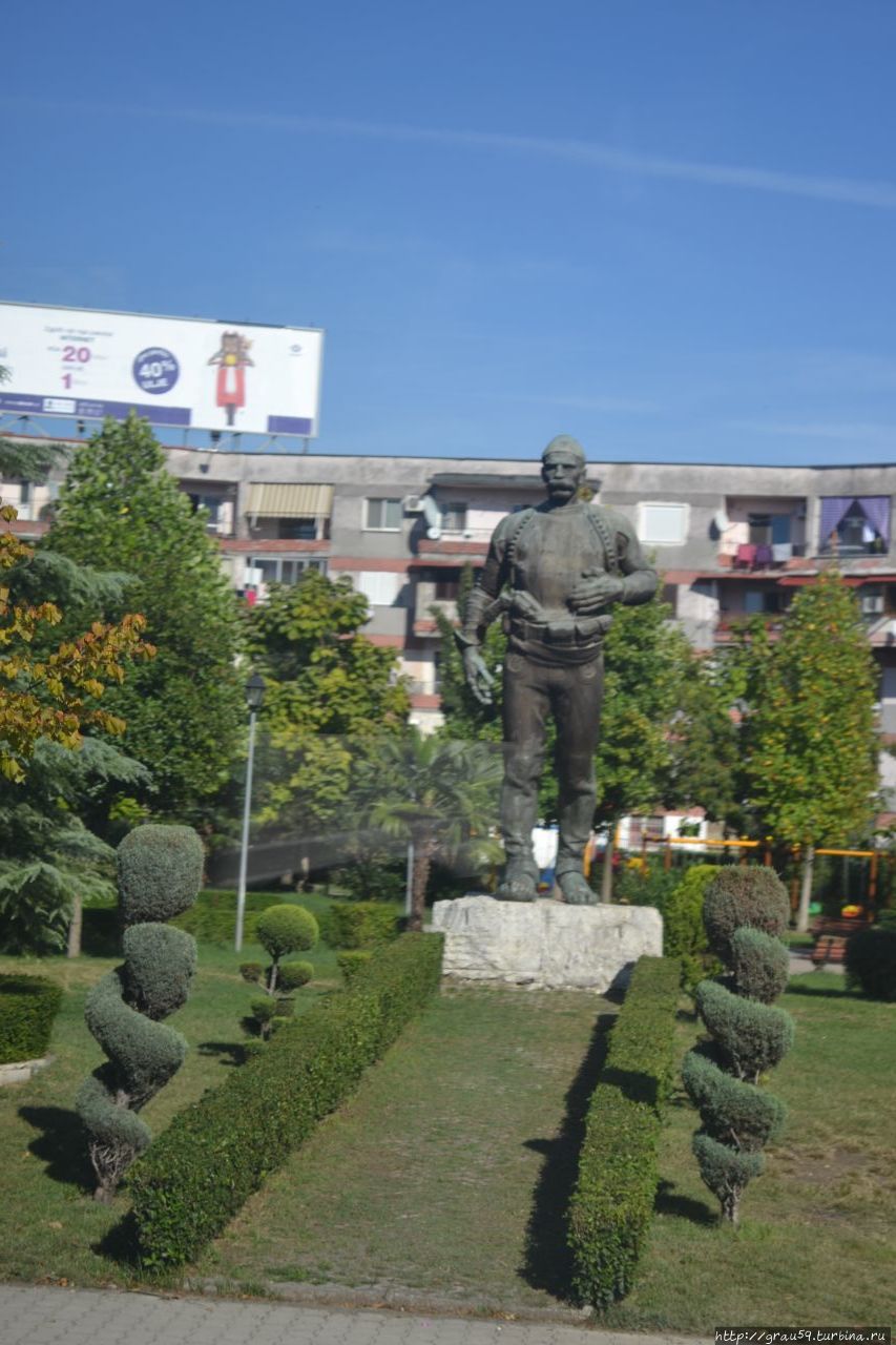 Памятник Исе Болетини Шкодер, Албания