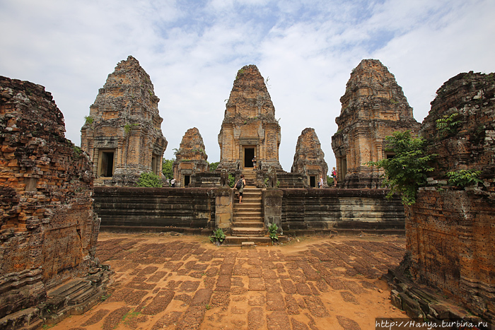 Храм Восточный Мебон. Верхняя платформа с восточной стороны. Фото из интернета Ангкор (столица государства кхмеров), Камбоджа