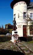 Памятник венгерскому поэту и национальному герою Шандору Петефи.