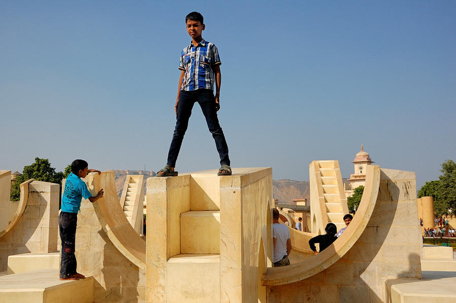 Джантар-мантар (дели). Обсерватория под открытым небом в индии. Обсерватория под открытым небом в индии. Джантар мантар обсерватория. Обсерватория под открытым небом в индии.