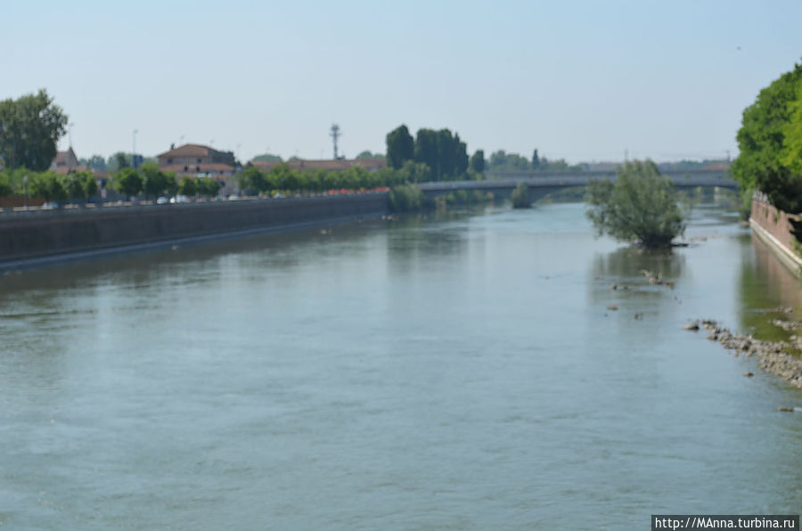 Река Адиджи, на которой и расположилась Верона Верона, Италия