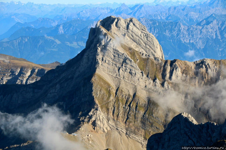 Сэнтис — гора, с вершины которой можно увидеть сразу 6 стран Сэнтис гора (2503м), Швейцария