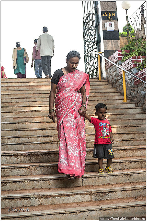 Вход в парк висящих садов на Малабарском холме...
*