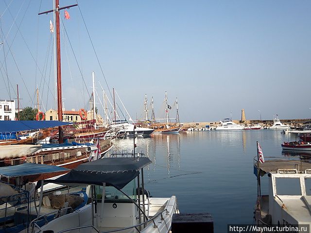 Вид на бухту с набережной. Кирения, Турецкая Республика Северного Кипра