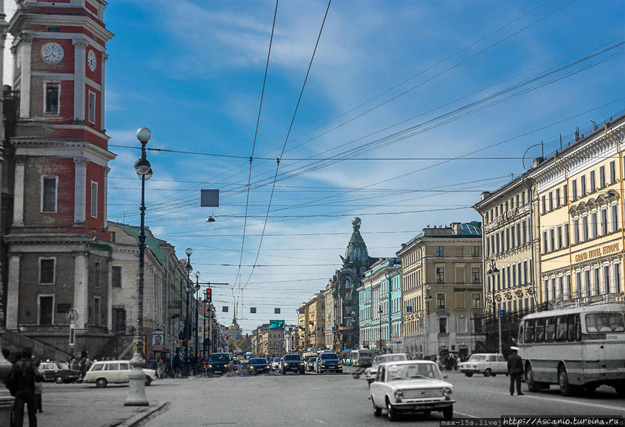 1976 год, Невский проспект. На улице можно увидеть постового, сейчас на этом перекрестке стоит светофор Санкт-Петербург, Россия