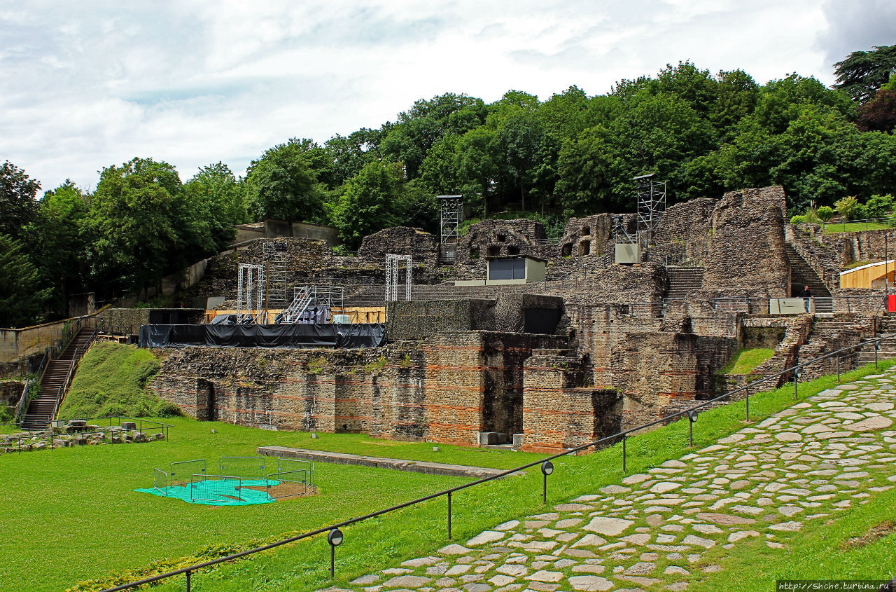 Античный театр на холме Фурвьер / Théâtre antique de Fourvière