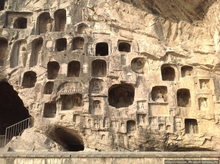 Пещерные гроты Лунмэнь Лоян, Китай